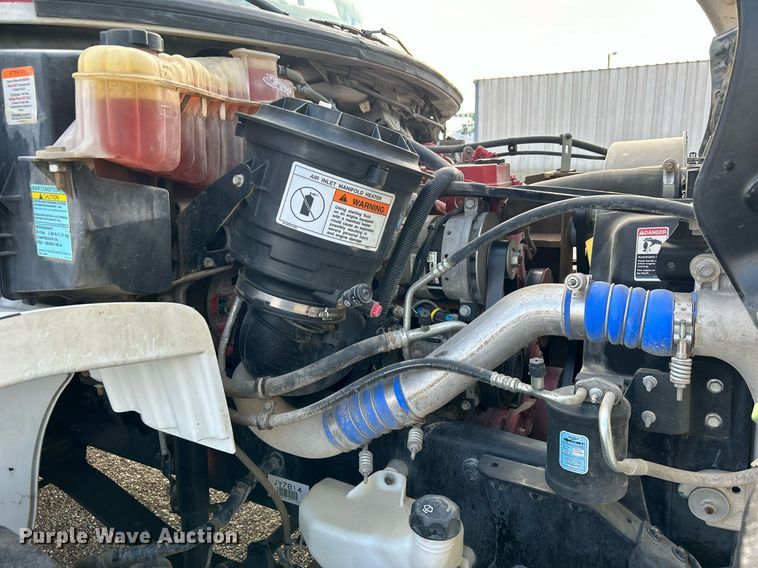 image for item OM9242 2018 Freightliner M2  shuttle bus