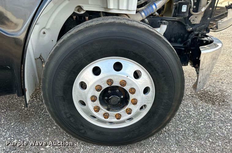 image for item OM9242 2018 Freightliner M2  shuttle bus