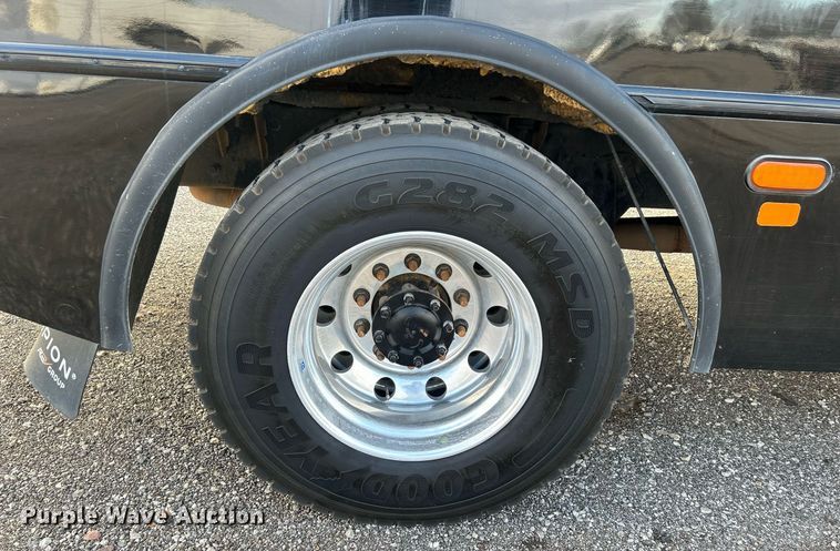 image for item OM9242 2018 Freightliner M2  shuttle bus