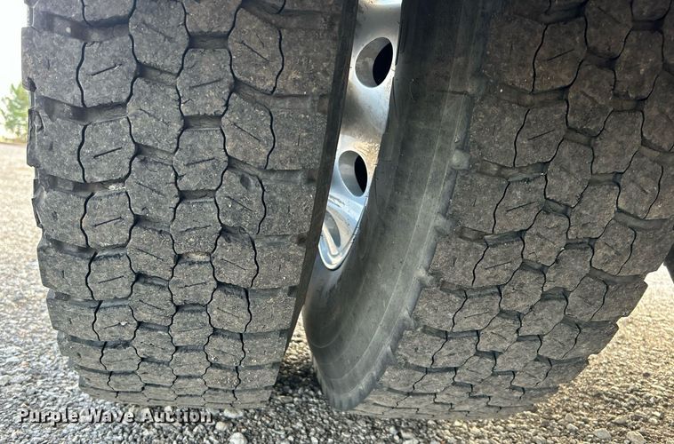 image for item OM9242 2018 Freightliner M2  shuttle bus