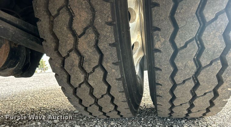 image for item OM9242 2018 Freightliner M2  shuttle bus