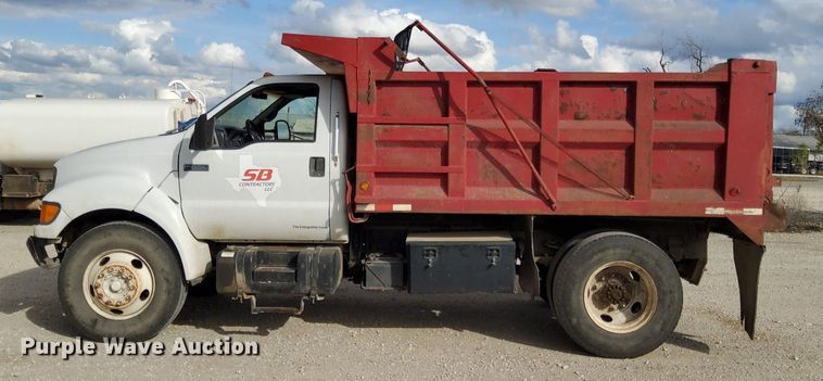 image for item DJ0839 2002 Ford F650 Super Duty XL  dump truck