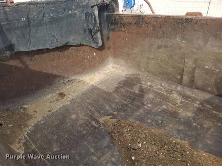 image for item DJ0839 2002 Ford F650 Super Duty XL  dump truck