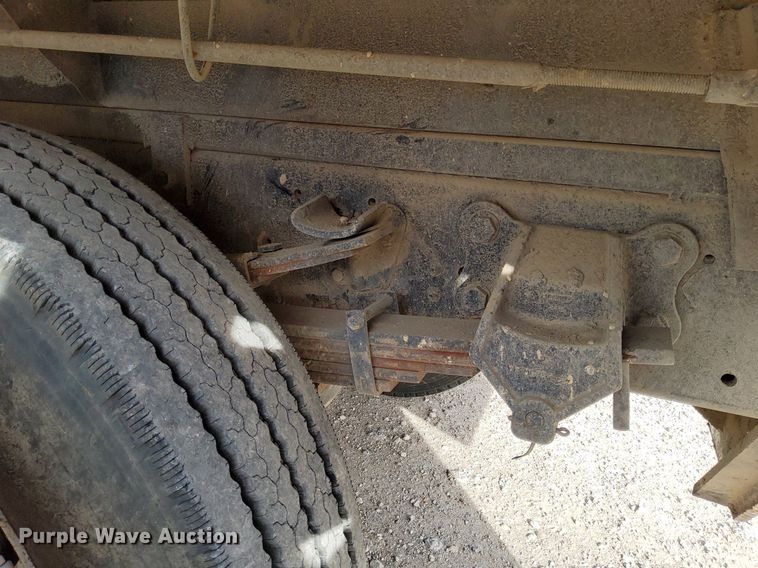 image for item DJ0839 2002 Ford F650 Super Duty XL  dump truck