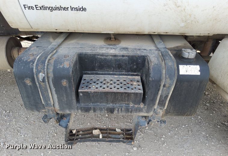 image for item DJ0839 2002 Ford F650 Super Duty XL  dump truck