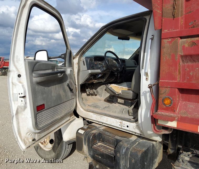image for item DJ0839 2002 Ford F650 Super Duty XL  dump truck
