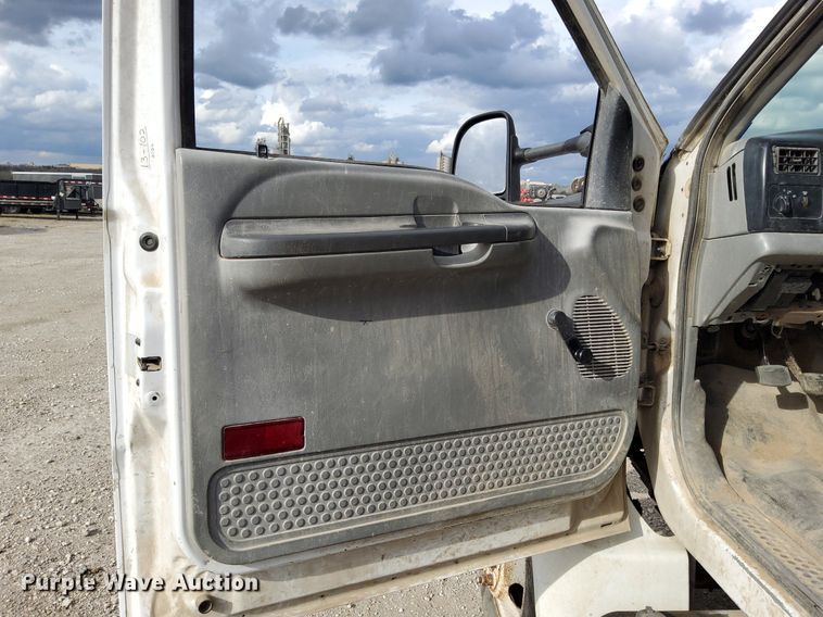 image for item DJ0839 2002 Ford F650 Super Duty XL  dump truck