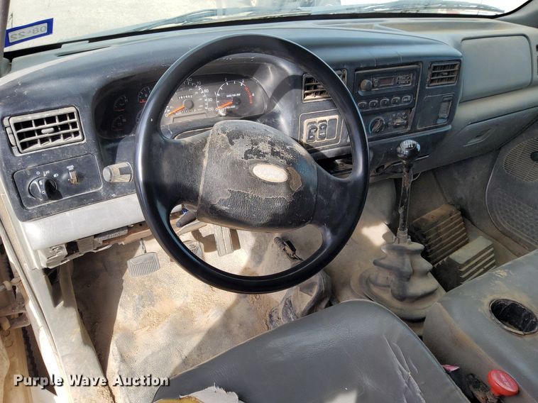 image for item DJ0839 2002 Ford F650 Super Duty XL  dump truck