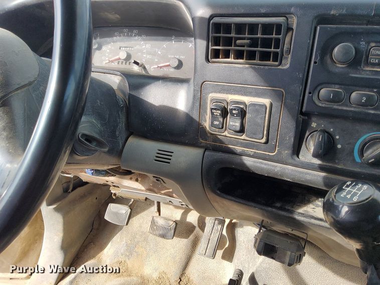 image for item DJ0839 2002 Ford F650 Super Duty XL  dump truck