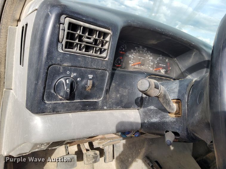 image for item DJ0839 2002 Ford F650 Super Duty XL  dump truck