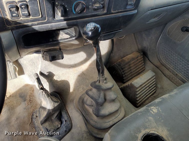 image for item DJ0839 2002 Ford F650 Super Duty XL  dump truck