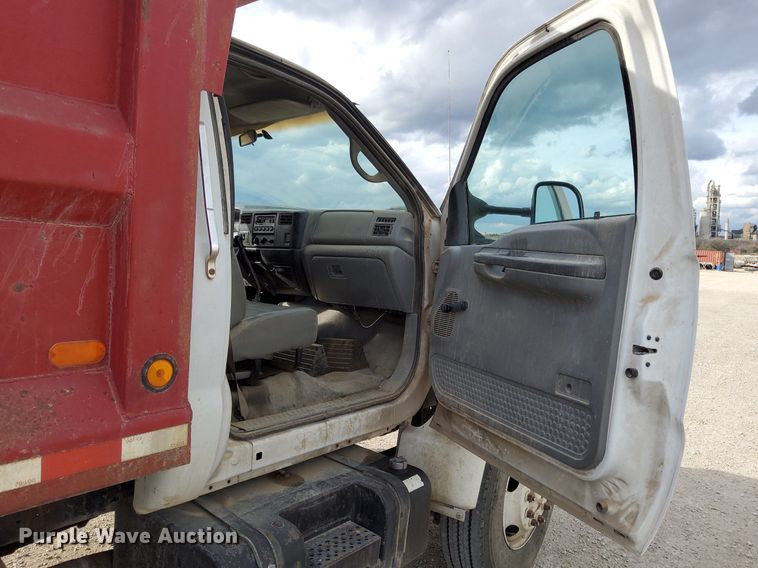 image for item DJ0839 2002 Ford F650 Super Duty XL  dump truck