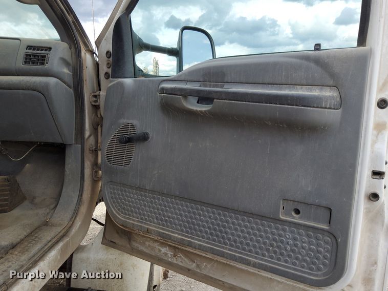 image for item DJ0839 2002 Ford F650 Super Duty XL  dump truck