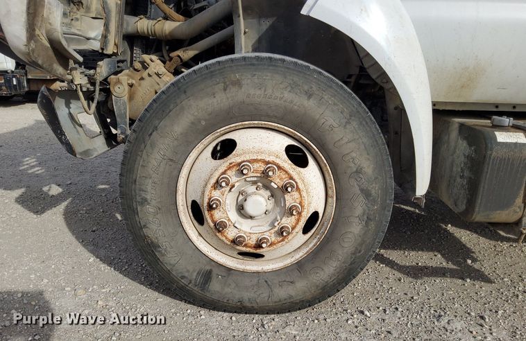 image for item DJ0839 2002 Ford F650 Super Duty XL  dump truck