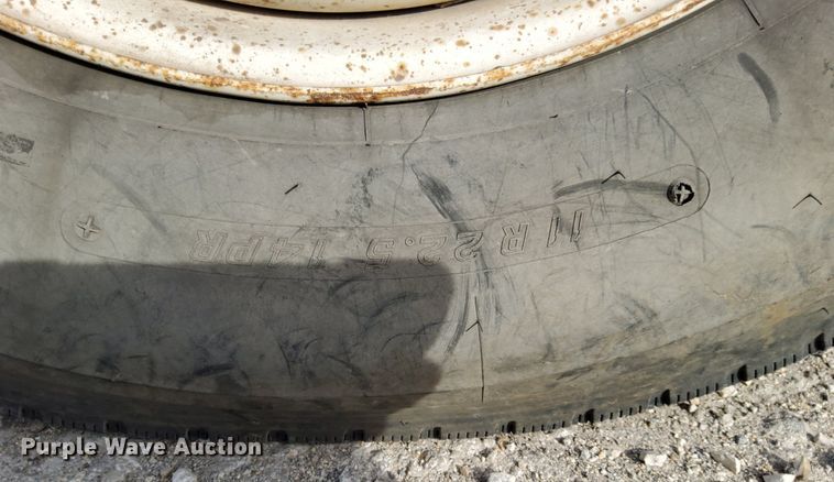 image for item DJ0839 2002 Ford F650 Super Duty XL  dump truck