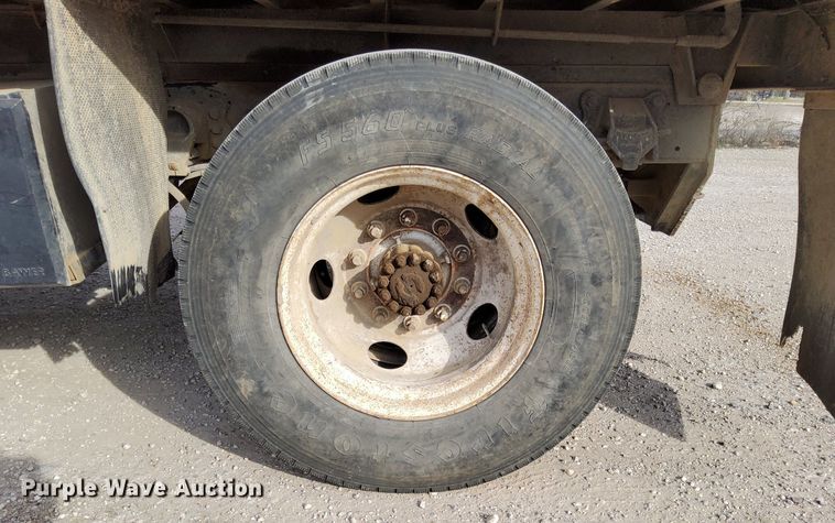 image for item DJ0839 2002 Ford F650 Super Duty XL  dump truck