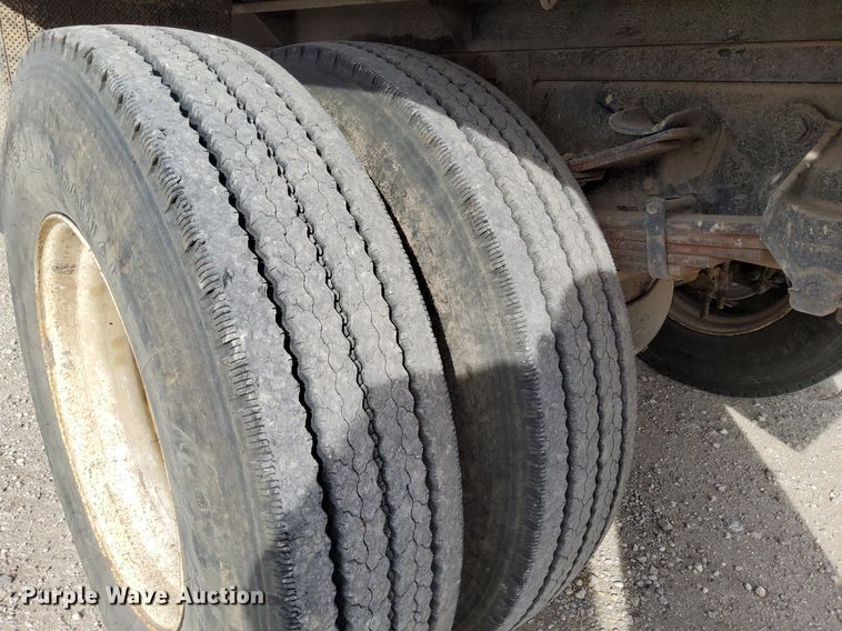 image for item DJ0839 2002 Ford F650 Super Duty XL  dump truck