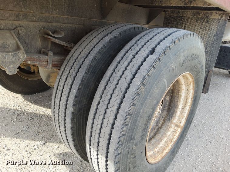 image for item DJ0839 2002 Ford F650 Super Duty XL  dump truck