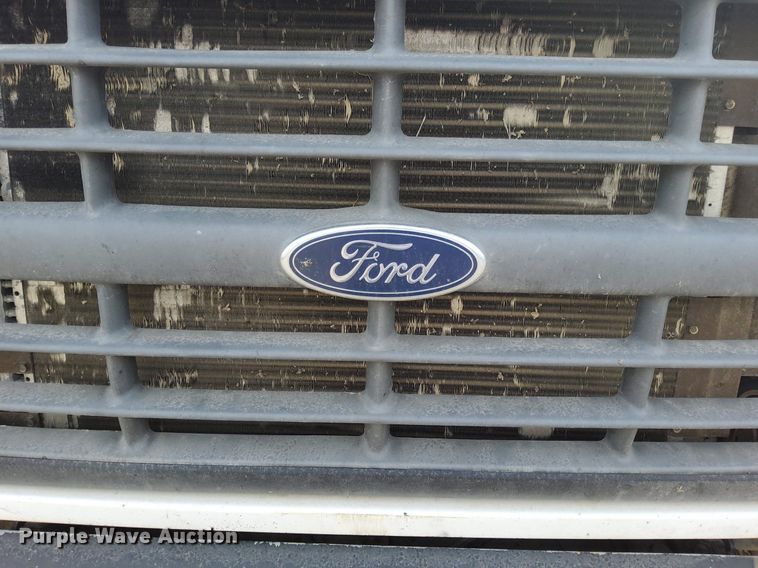 image for item DJ0839 2002 Ford F650 Super Duty XL  dump truck