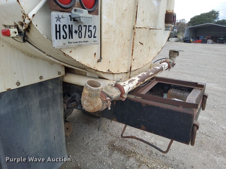 image for item DJ0840 1997 Freightliner FL70  water truck