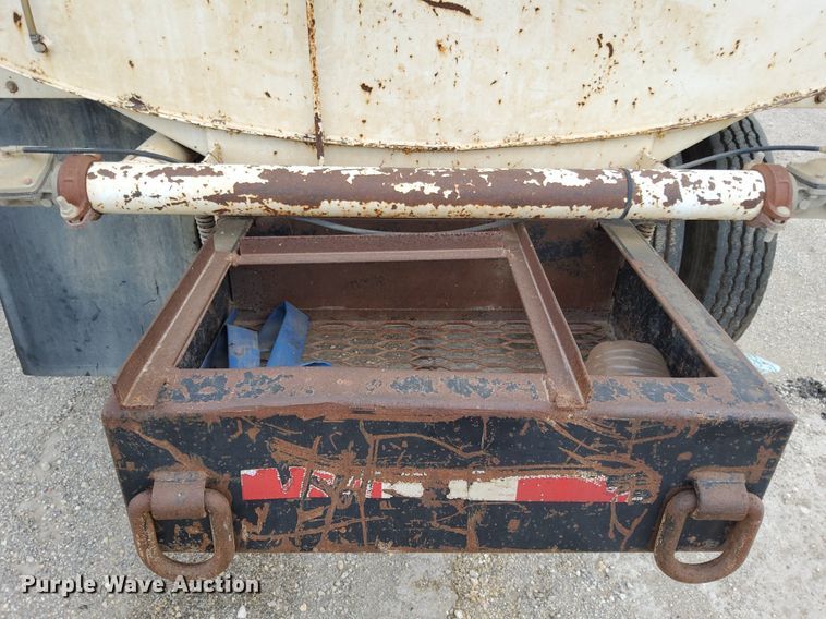 image for item DJ0840 1997 Freightliner FL70  water truck