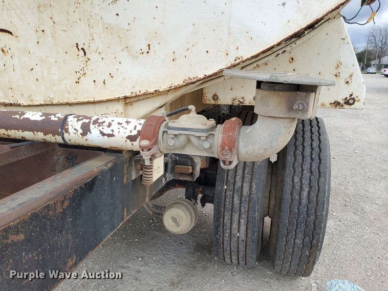 image for item DJ0840 1997 Freightliner FL70  water truck