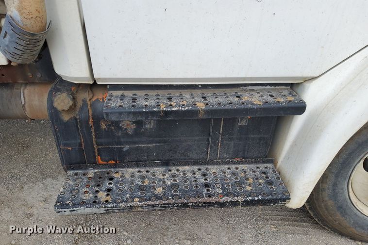 image for item DJ0840 1997 Freightliner FL70  water truck