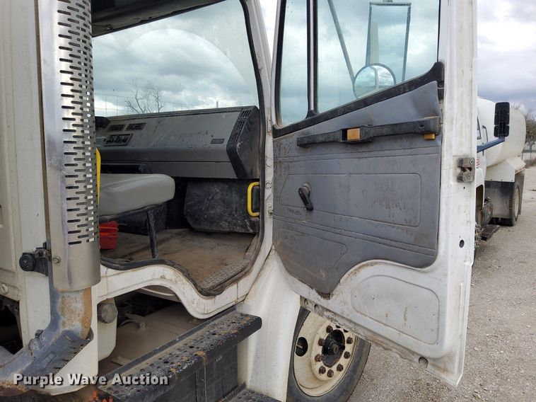 image for item DJ0840 1997 Freightliner FL70  water truck