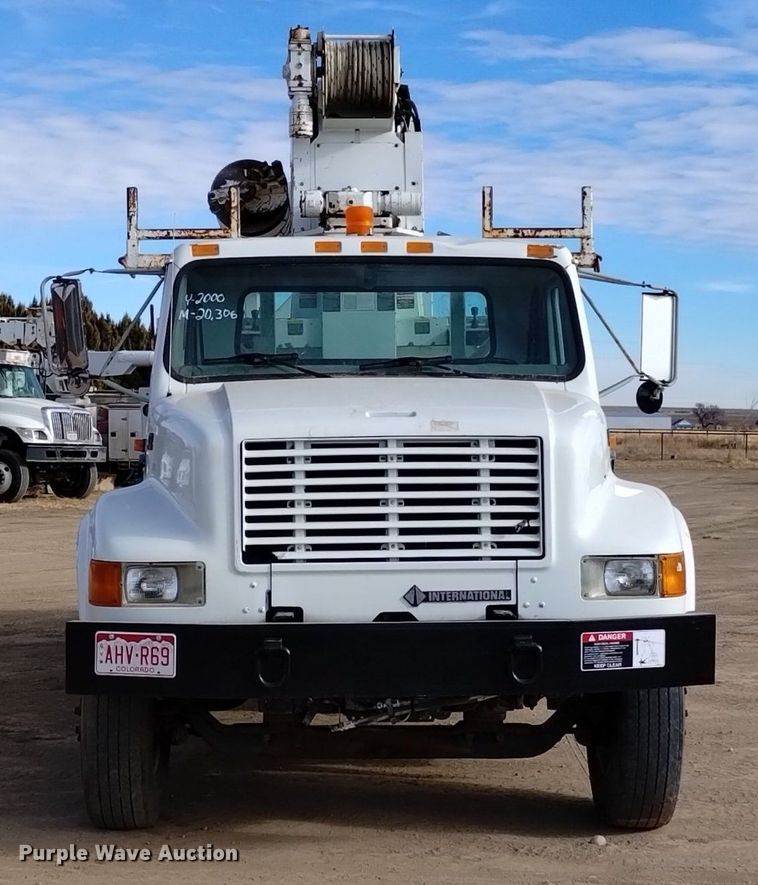 image for item DK8955 2000 International 4700  digger derrick truck
