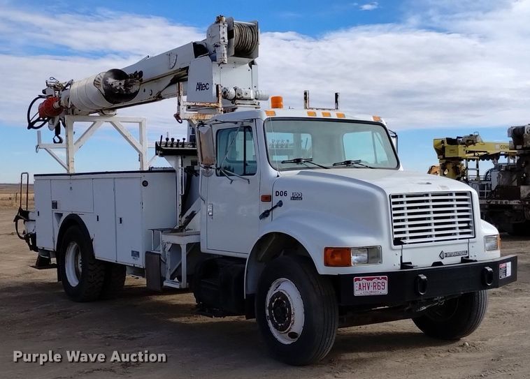 image for item DK8955 2000 International 4700  digger derrick truck