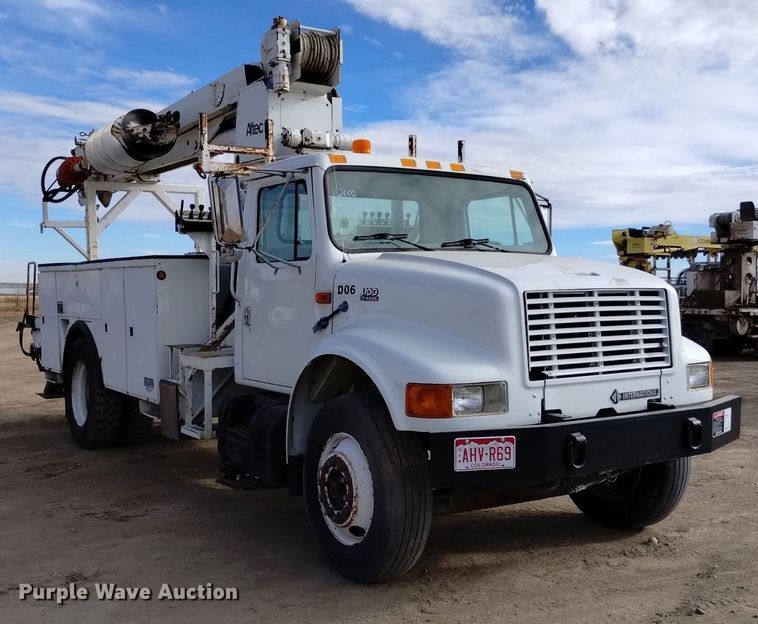 image for item DK8955 2000 International 4700  digger derrick truck