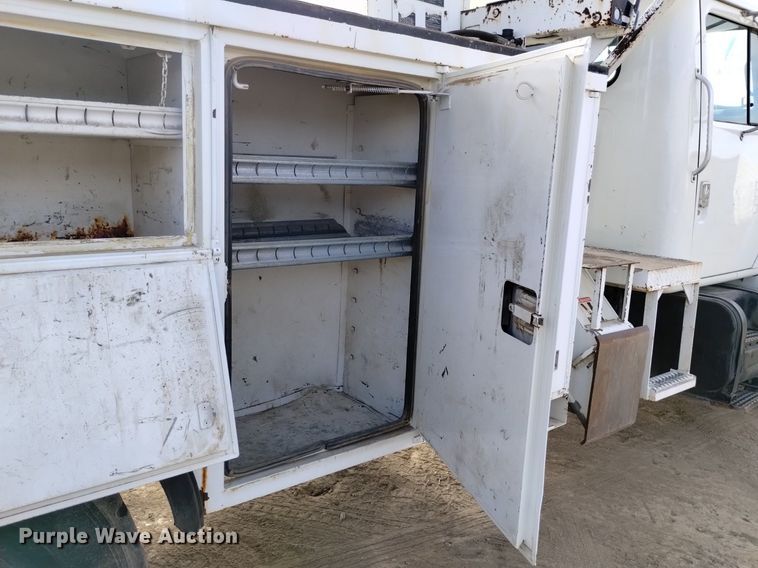 image for item DK8955 2000 International 4700  digger derrick truck