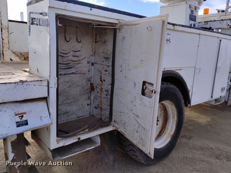 image for item DK8955 2000 International 4700  digger derrick truck