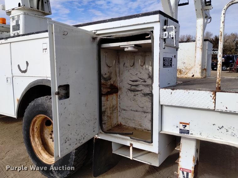 image for item DK8955 2000 International 4700  digger derrick truck