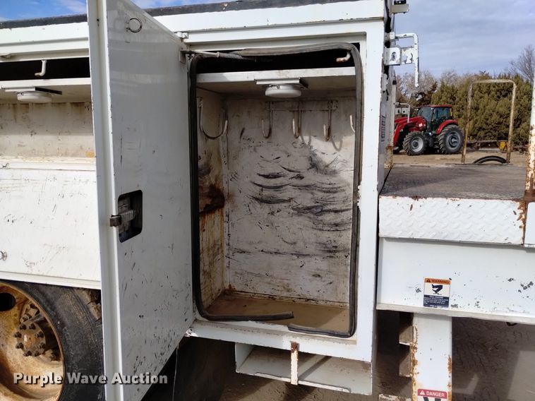 image for item DK8955 2000 International 4700  digger derrick truck