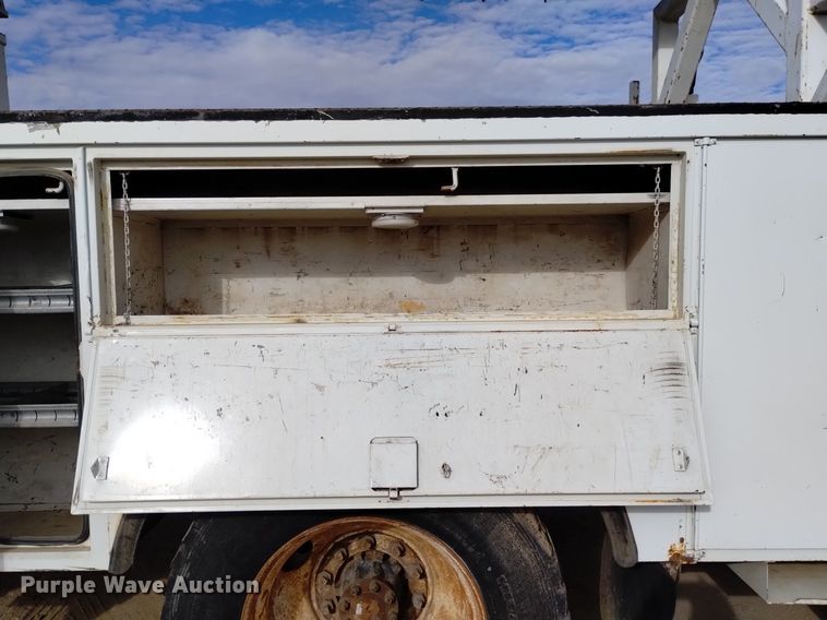 image for item DK8955 2000 International 4700  digger derrick truck