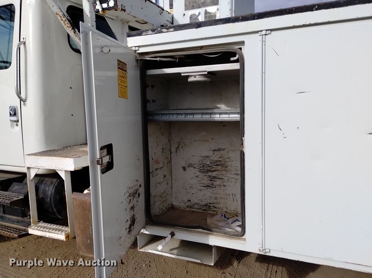 image for item DK8955 2000 International 4700  digger derrick truck