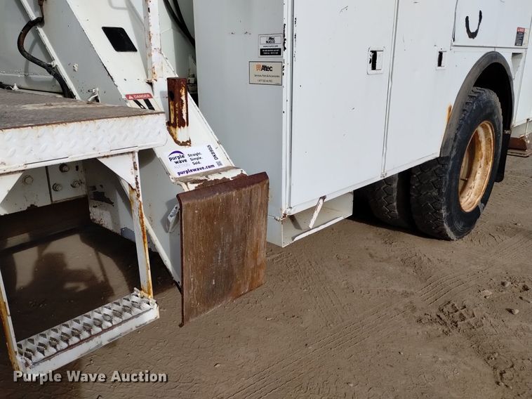 image for item DK8955 2000 International 4700  digger derrick truck