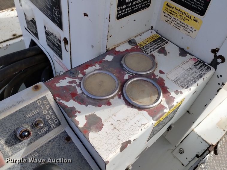 image for item DK8955 2000 International 4700  digger derrick truck