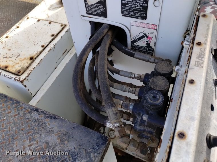 image for item DK8955 2000 International 4700  digger derrick truck