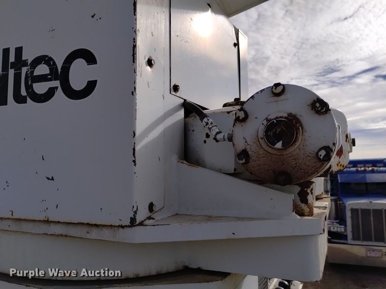 image for item DK8955 2000 International 4700  digger derrick truck