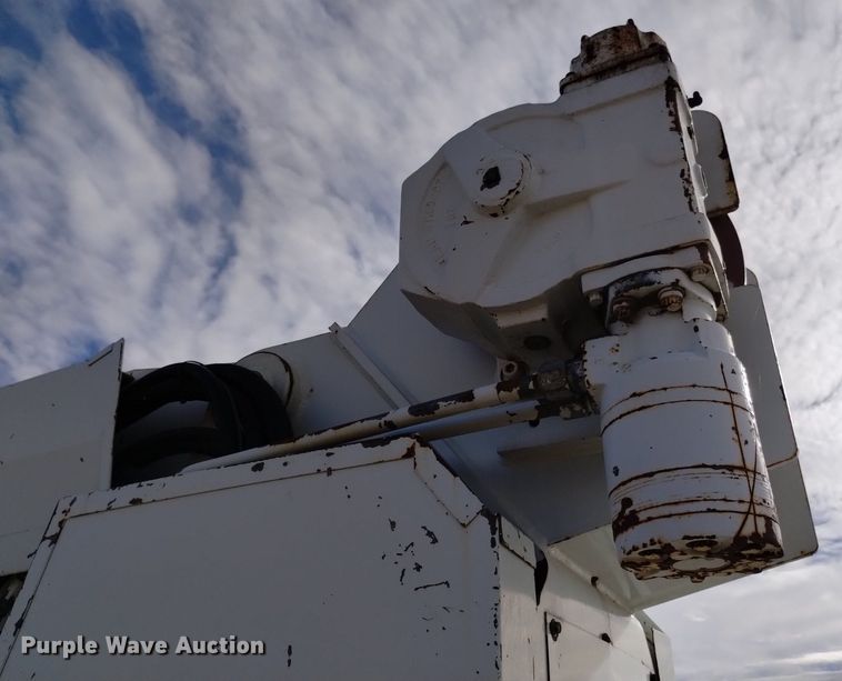 image for item DK8955 2000 International 4700  digger derrick truck