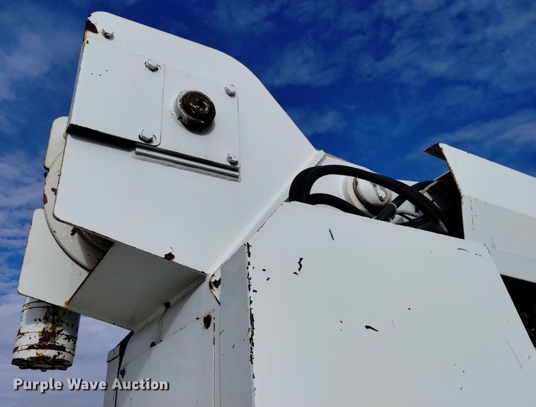 image for item DK8955 2000 International 4700  digger derrick truck