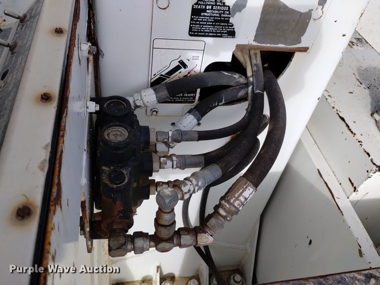 image for item DK8955 2000 International 4700  digger derrick truck