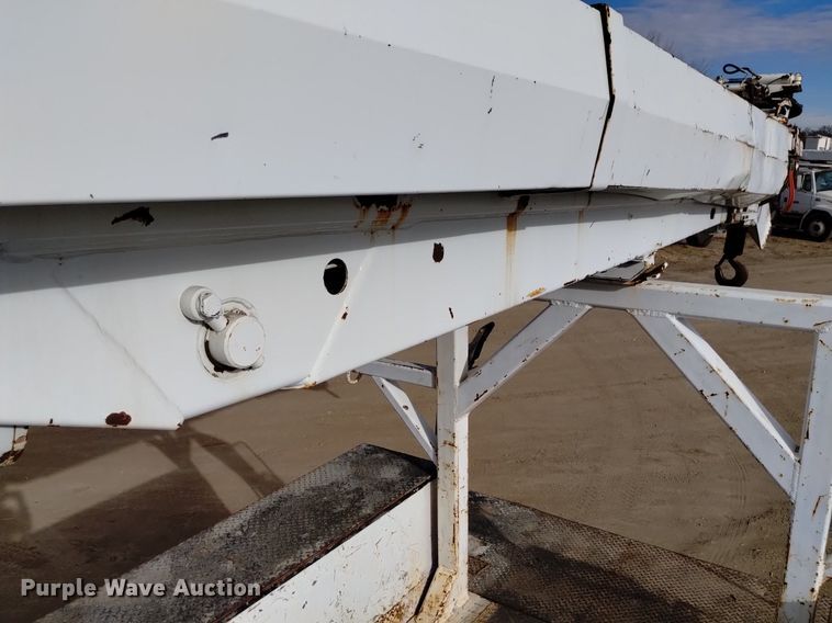 image for item DK8955 2000 International 4700  digger derrick truck