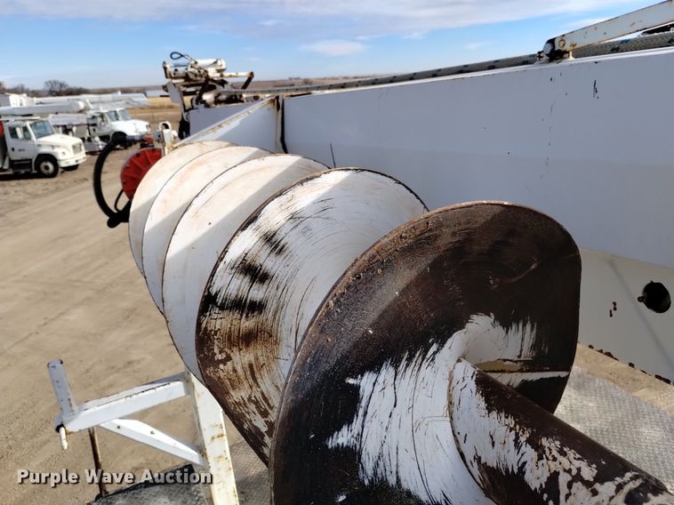 image for item DK8955 2000 International 4700  digger derrick truck