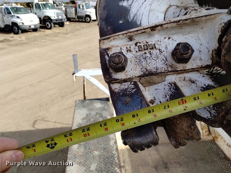 image for item DK8955 2000 International 4700  digger derrick truck