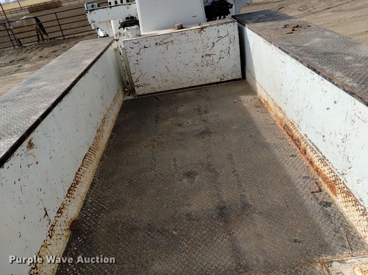 image for item DK8955 2000 International 4700  digger derrick truck