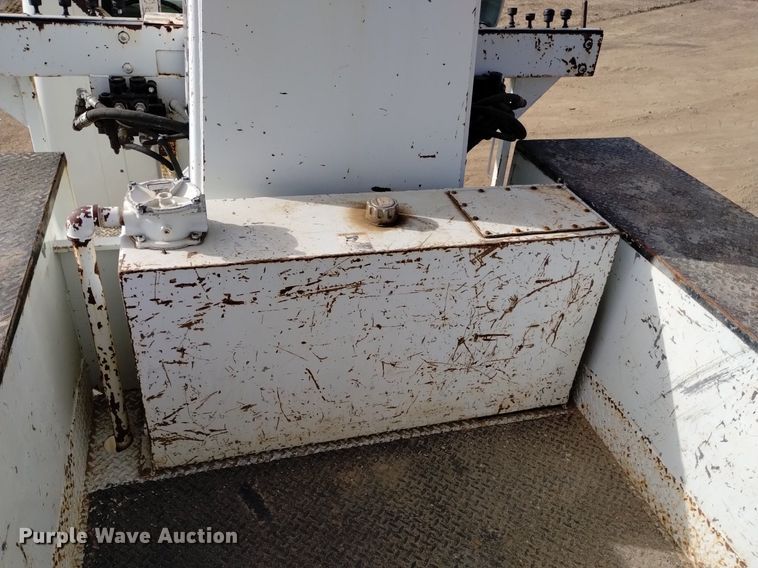 image for item DK8955 2000 International 4700  digger derrick truck