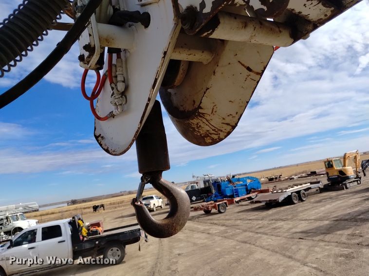 image for item DK8955 2000 International 4700  digger derrick truck